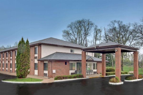 Baymont Inn & Suites by Wyndham Richmond Main image