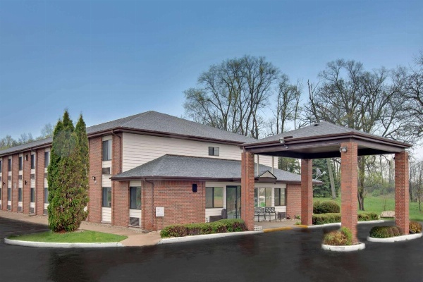 Baymont Inn & Suites by Wyndham Richmond Main image